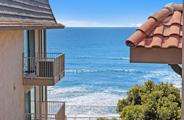 Dolphin's Drift - Ocean Views, Remodeled! Near Beach, Pool