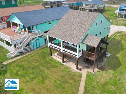 Dolphins Beach Cottage on the Beach - Sleeps 12