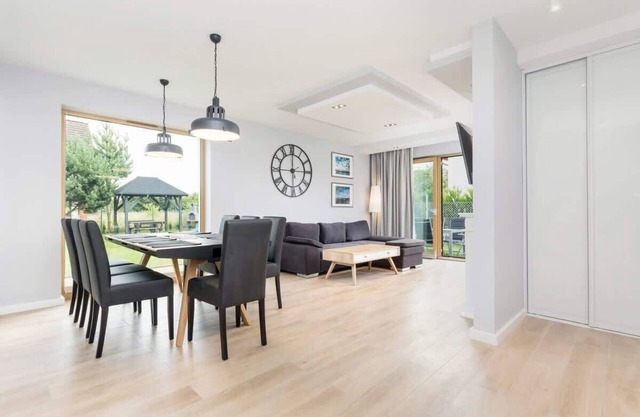 Dom Posejdon | Prestigehaus | Garten & Parkplatz