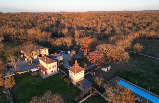Domaine de Fangal, Pgeonnier 2p, maison 8p - piscine 25m - gîtes climatisés