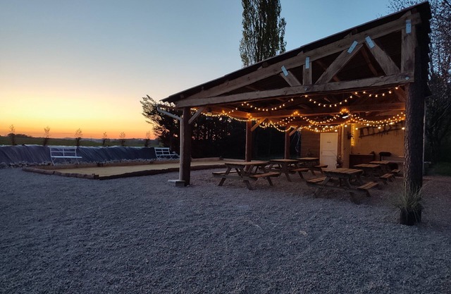 Domaine Jasmin sleeps 36 / 6 gîtes