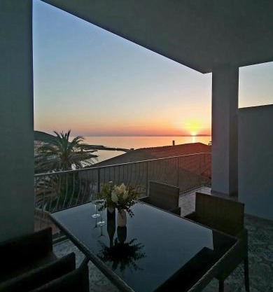 DOMUS con vista mare - JR02