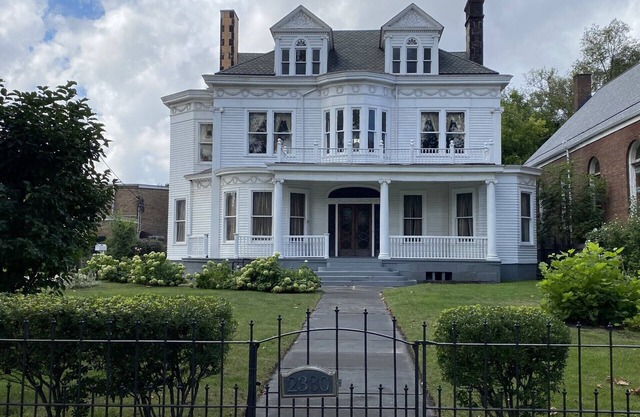 Don's Welcome Inn - In the Heart of Tremont