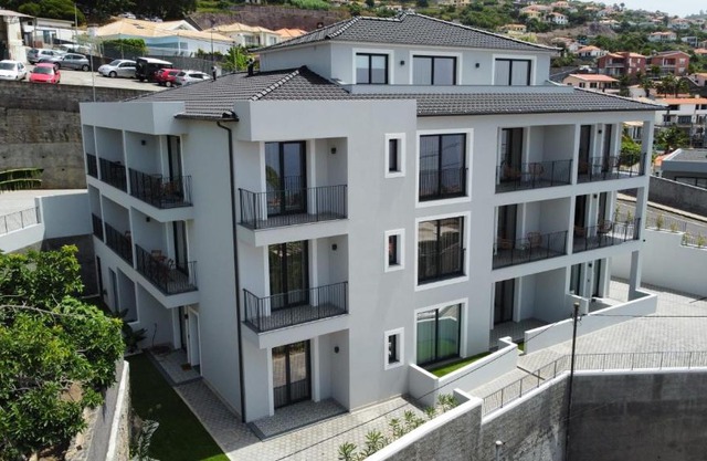 Dona I Apartments at Botanical Garden