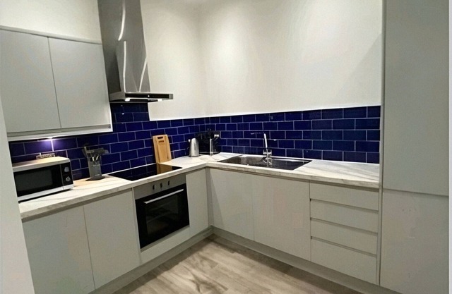 Doncaster City Centre Deluxe Whole Apartment sleeps 4 D19