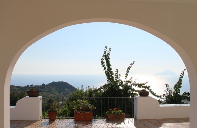 DonkeyIsland - sea and sunset view apartments