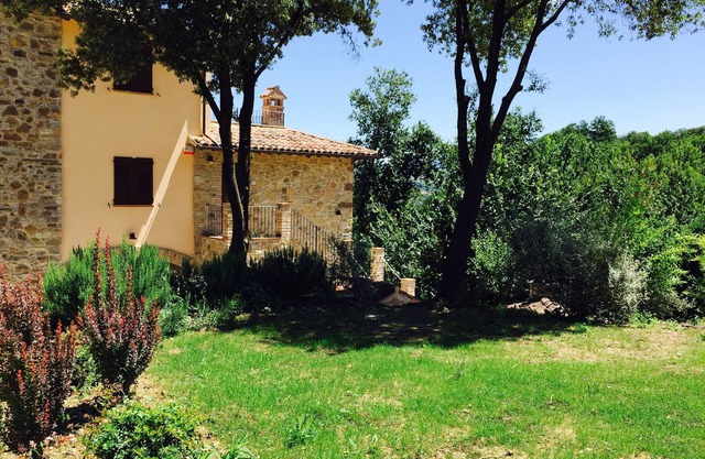 Donna Giselda: apartamento para 4 personas con jardín y piscina.
