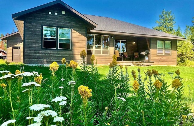 Donnelly Cabin w/ Fast WiFi, Close to Lake Cascade