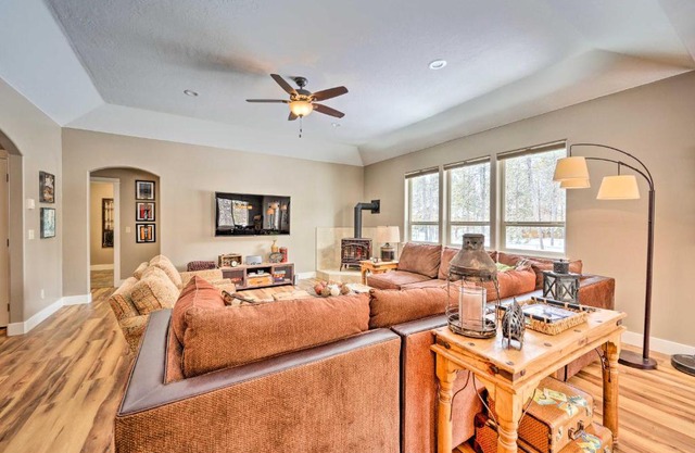 Donnelly Vacation Rental Near Lake Cascade!