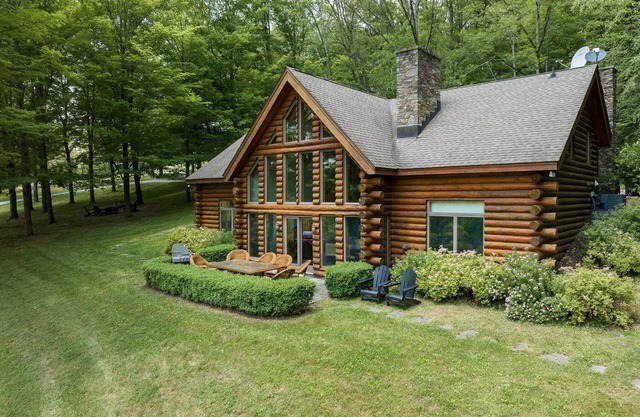 Doodletown Cabin: Pond—Outdoor Dining—Games Barn!