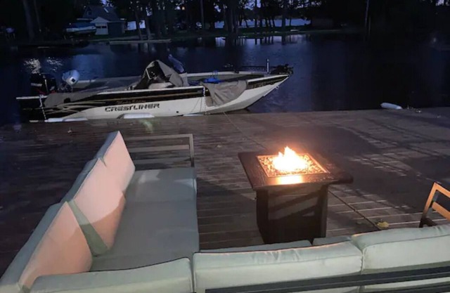 Door Co. Waterfront! Boat Docking, Private Boat Launch!