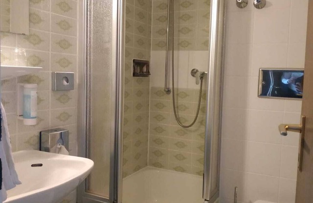 Doppelzimmer Kompakt, Modern ohne Balkon, 1 Doppelbett oder 2 Einzelbette