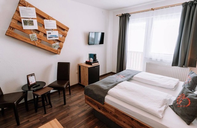 Doppelzimmer mit Dusche, WC ohne Verpflegung - Gasthof Familie Gruber