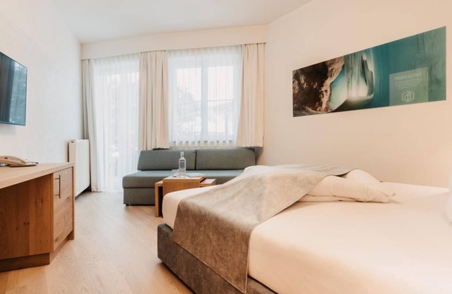 Doppelzimmer mit Zustellbett - Alpina Wagrain****