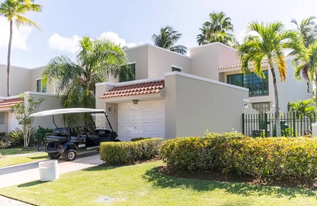 Dorado Reef 4BR 3BA beach in 1 block sleeps 8-10