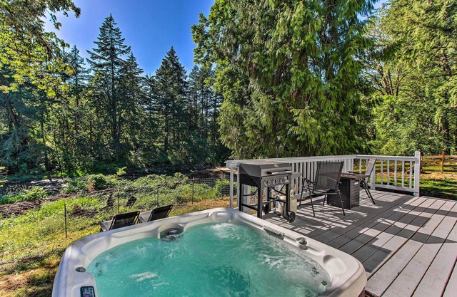 NEW! Riverfront Dorena Home w/ Hot Tub & Game Room