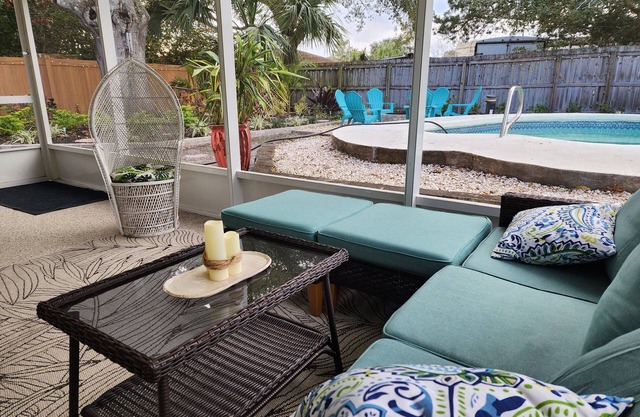 Dori's Oasis: 3-bedroom house in Cocoa with WiFi, AC & Pool
