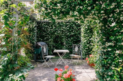 Doriana's House with Garden & Parking