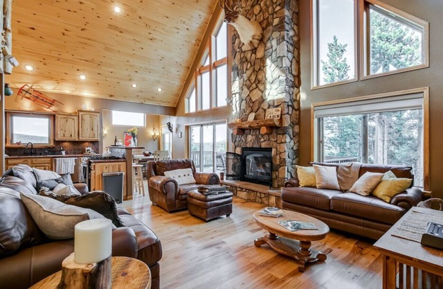 Dory Lakes · Breathtaking Views Hot Tub, Pool Table, Fireplace