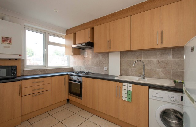 Double Bedroom with Shared Amenities - Front