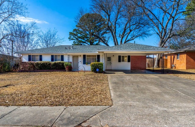 Double Diamond Rentals- Remodeled spacious Home