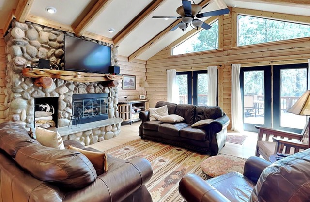 Double Eagle Manor | Main & Guest Houses with Hot Tub!