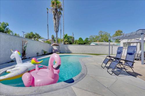 Double Flamingo HotTub BBQ Game Room Self Check-in