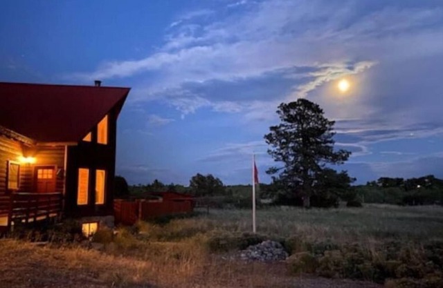 Double J Cabin! Hot Tub, Sauna and Star Gazes!
