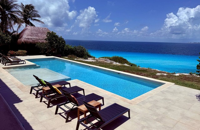 * Luxus * Oceanfront Villa w / Pool, Panoramen, üppige tropische Landschaft!