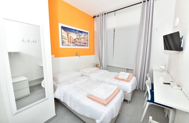Zweibettzimmer-Exklusiv-Ensuite Dusche-Blick auf den Hof-Camera doppia/matrim...