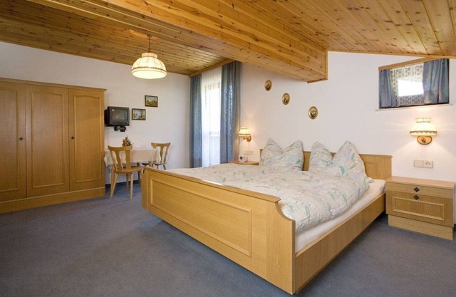 Doppelzimmer 2-4 Personen mit Dusche, WC - Oberzaishof