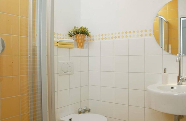 Doppelzimmer 5 Dusche/WC - Pension Haus Sonneck