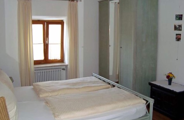 Double room, bathroom with shower, separate toilet, upper floor, TV, WiFi, hair dryer, non-smoking