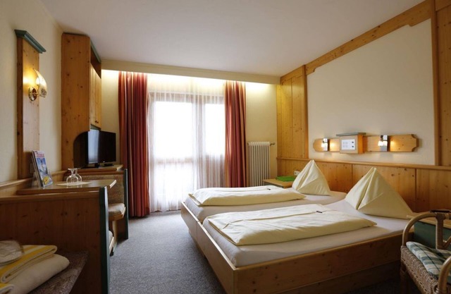 Double room "Dachstein" w. Balcony w. Breakfast - Premium hiking hotel