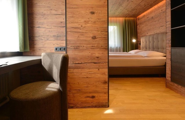 Doppelzimmer, Dusche, WC, Deluxe mit Halbpension - Landhotel Gressenbauer