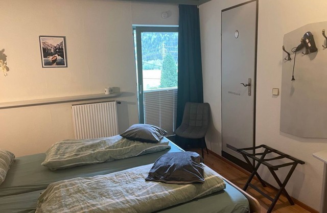 Doppelzimmer, Dusche, WC, Bergseite - Mölltaler Appartements