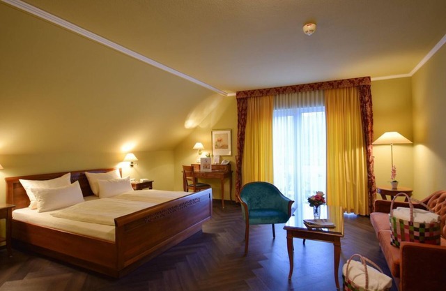 Doppelzimmer-Suite Dusche/WC Kohlbecher - Schloss-Hotel Petry