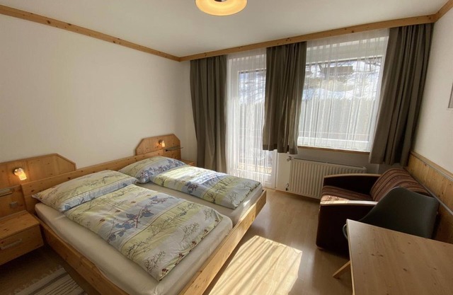 Doppelzimmer mit Dusche, WC - Pension Paulitsch