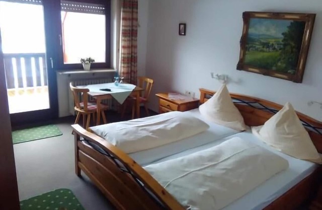 Doppelzimmer mit Balkon, Dusche und WC