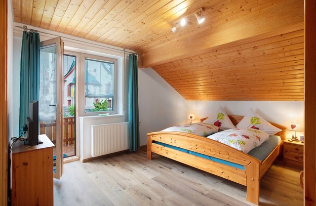 Doppelzimmer mit Balkon und WLAN