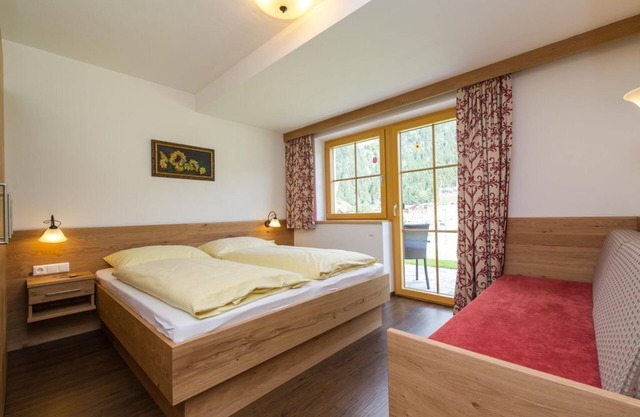 Doppelzimmer mit Dusche, WC - Haarlehenbauer, Bauernhof