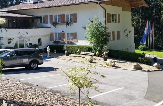 Doppelzimmer mit Dusche/WC in Pension Hartkaiser - Pension und Appartements Hartkaiser