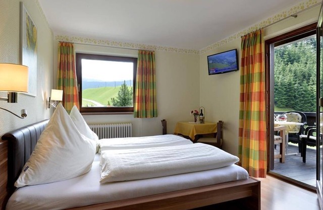 Doppelzimmer mit Dusche, WC - Gästehaus - Pension Hölzl