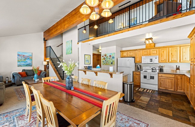 Double Take Condo - Aspen Village - Golf - Shared Pool, Hot tub, Sauna, Gym, Courts