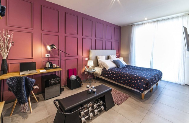 Double/twin room with private bathroom near Pescara airport