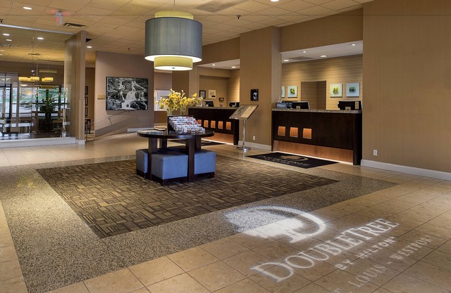 DoubleTree by Hilton St. Louis - Westport