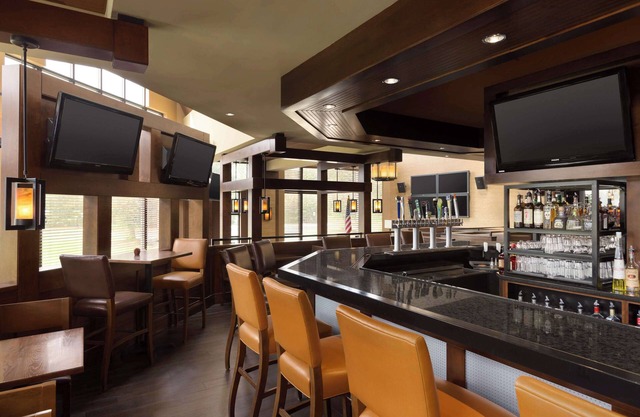 DoubleTree by Hilton Hartford - Bradley Airport