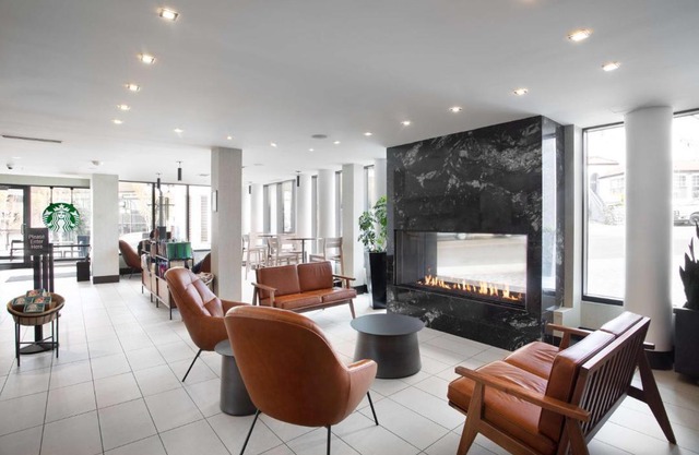 DoubleTree by Hilton Hotel & Suites Victoria