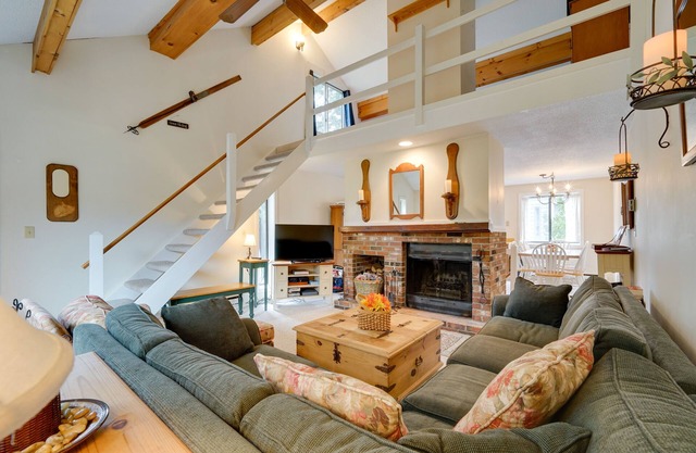 Dover Condo w/ Grill & Balcony: 3 Mi to Mt Snow!