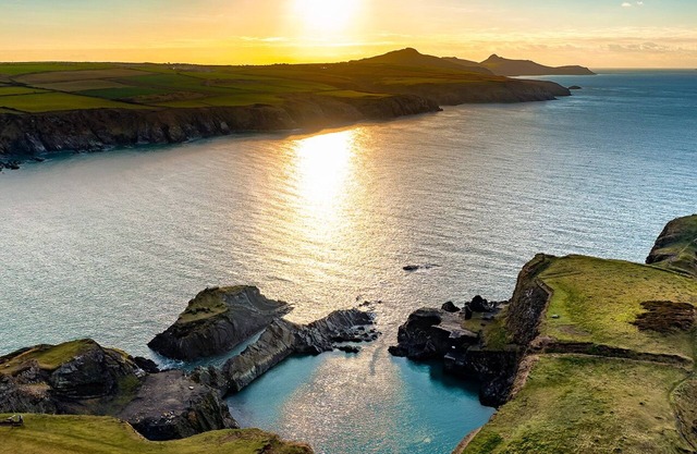 Doves Cottage, Holiday Cottage Abercastle, Sleeps 2, 1 bedrooms, bathrooms